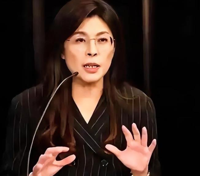 郑丽文这次是真的打错了算盘，以为喊两句 “我是中国人” 就能拿到通往北京的 VI