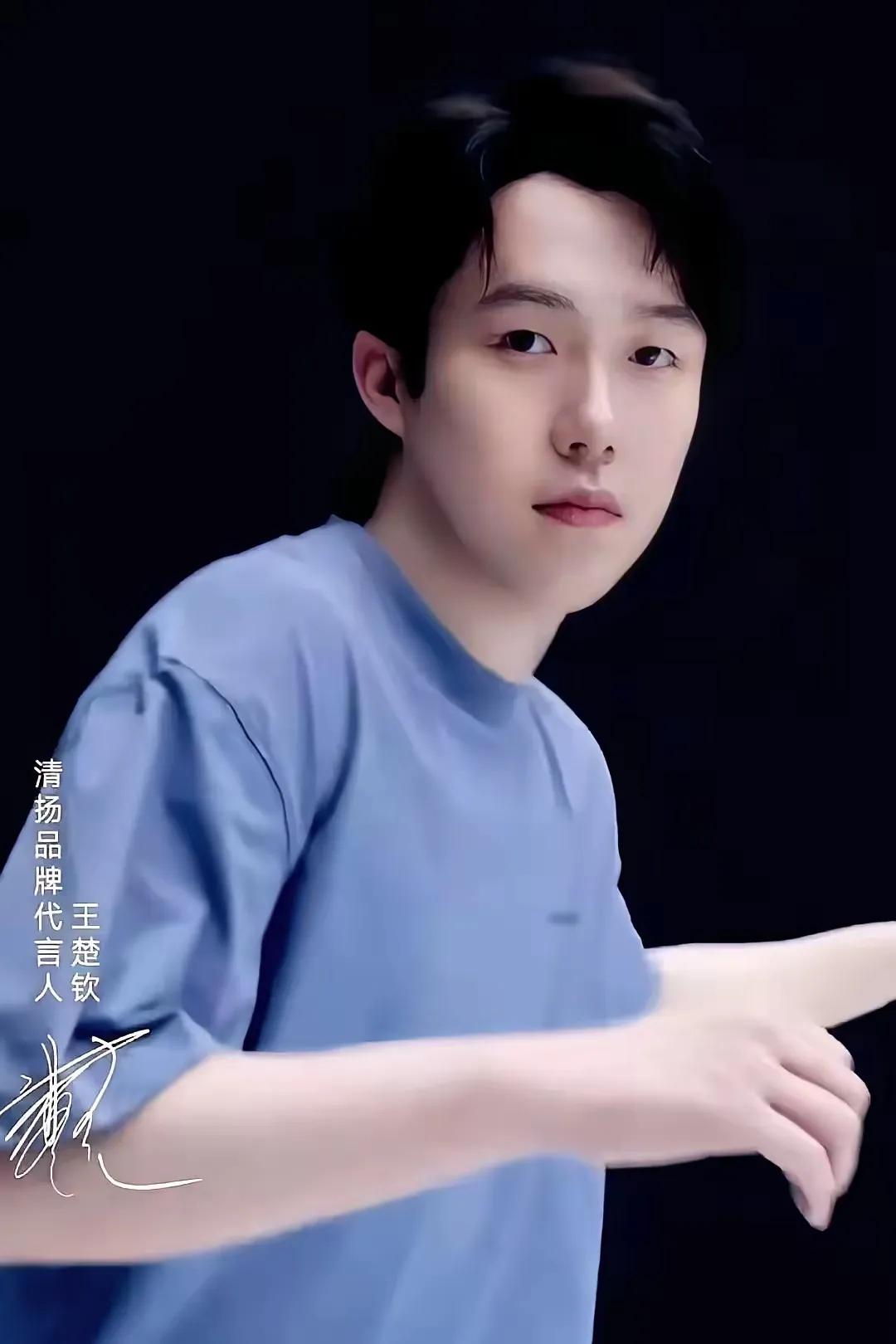 眼里有光的少年
你有没有在深夜里独自徘徊，觉得世界仿佛被黑暗彻底笼罩，看不到一丝