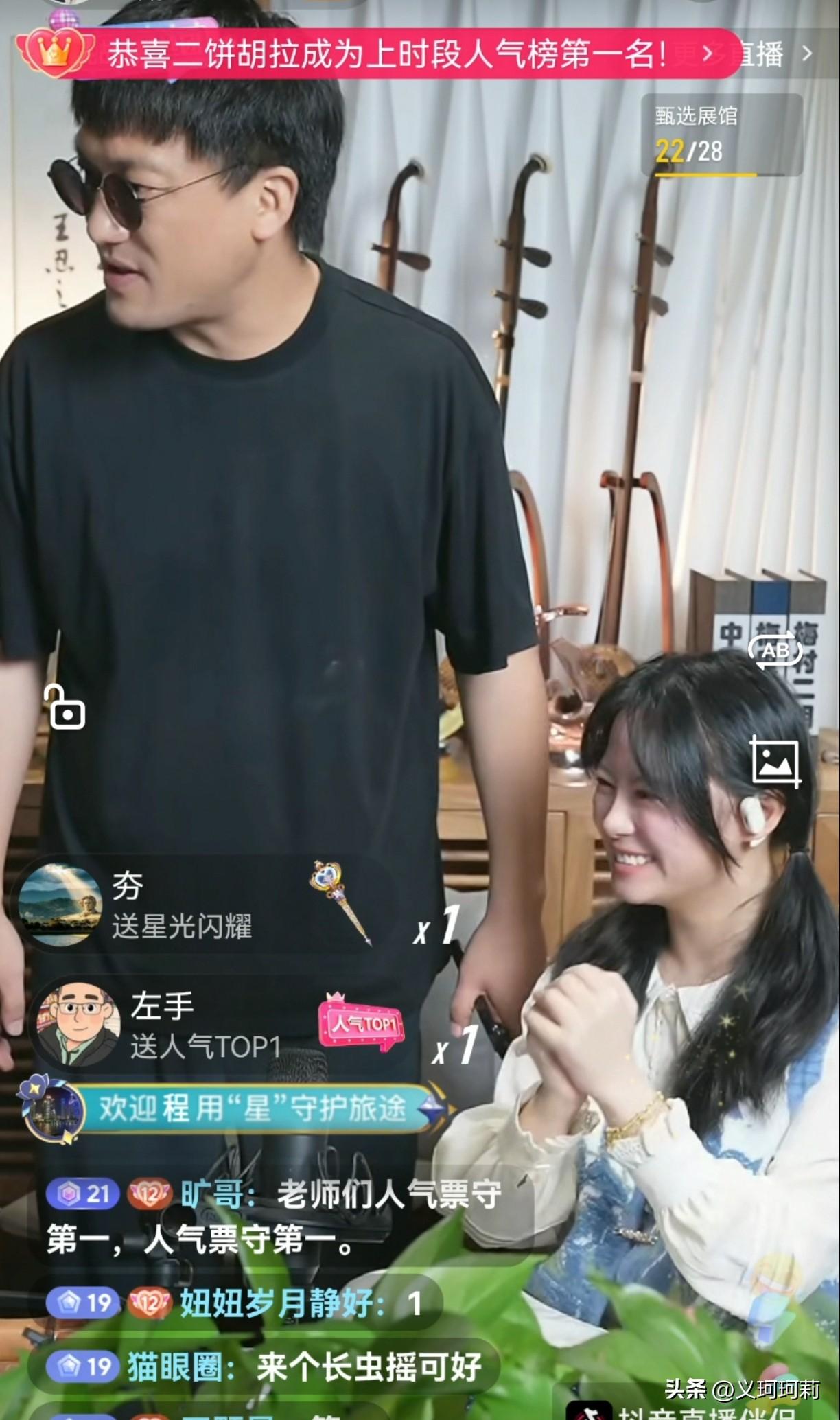 力哥回归直播间，老师们高兴坏了，人气票在黄金九点档获得第一，也是破天荒的第一次，