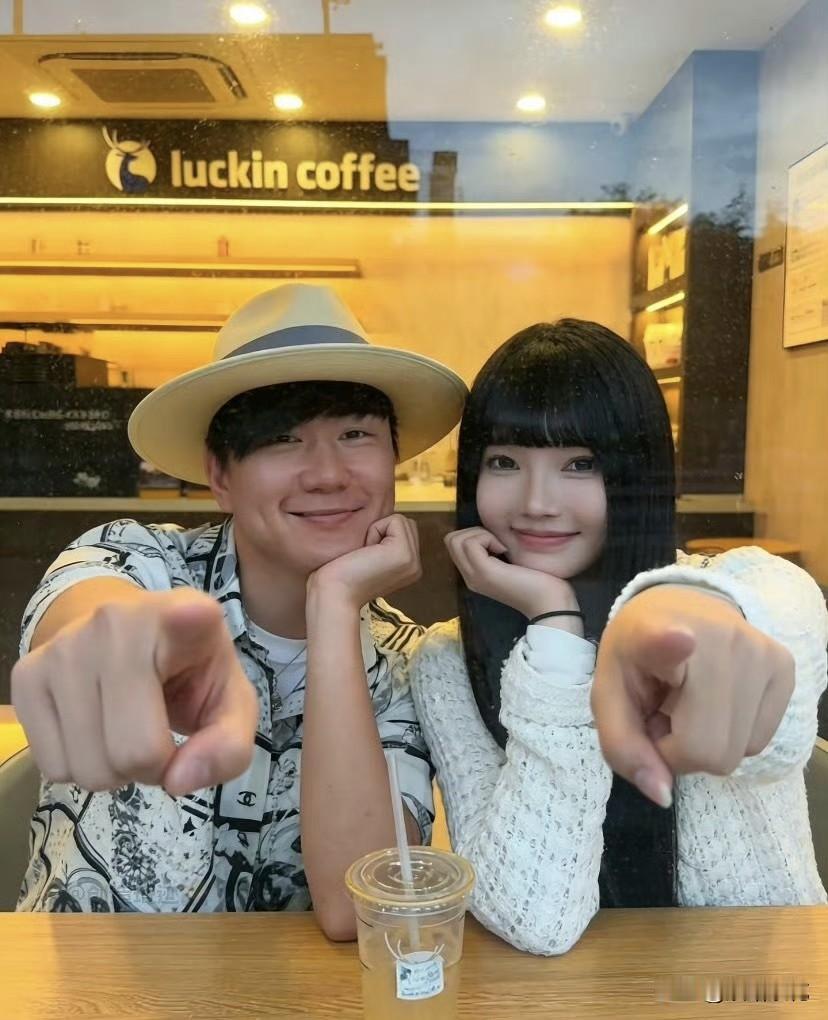 林俊杰和七七应该快要好事临近了吧？5月18日至19日，45岁的林俊杰被拍到携母亲