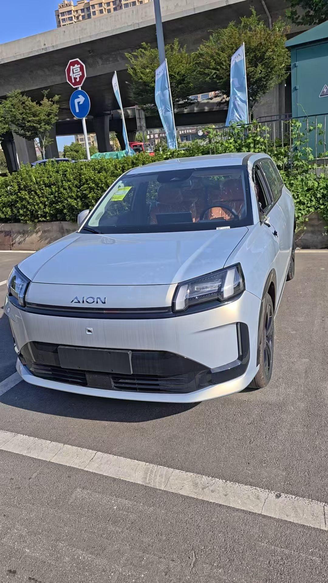 埃安V
指导价109800
现金优惠20000（包修复）
裸车89800
可走省