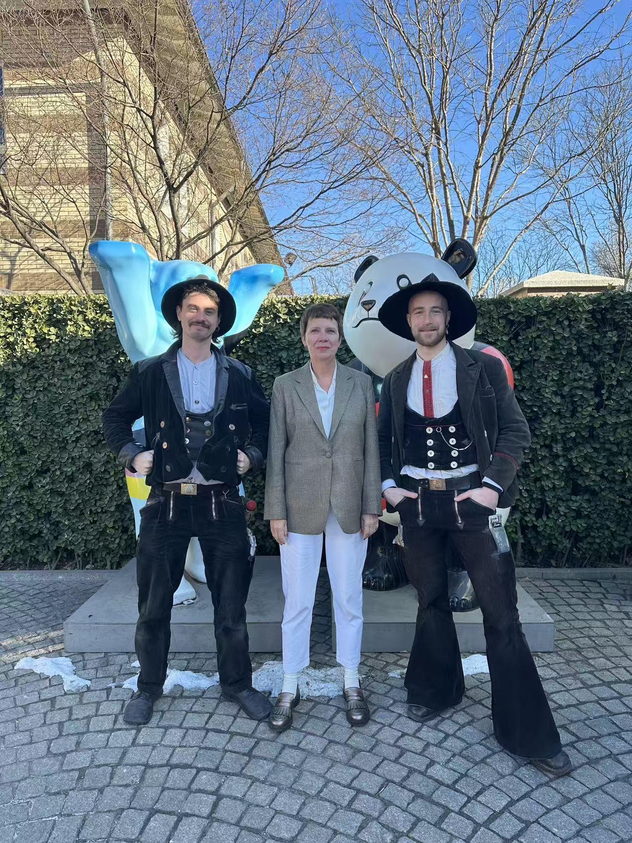 边学边行——在没有现代科技的加持下环游世界？！🥾🌏
这正是德国工匠Tim和B