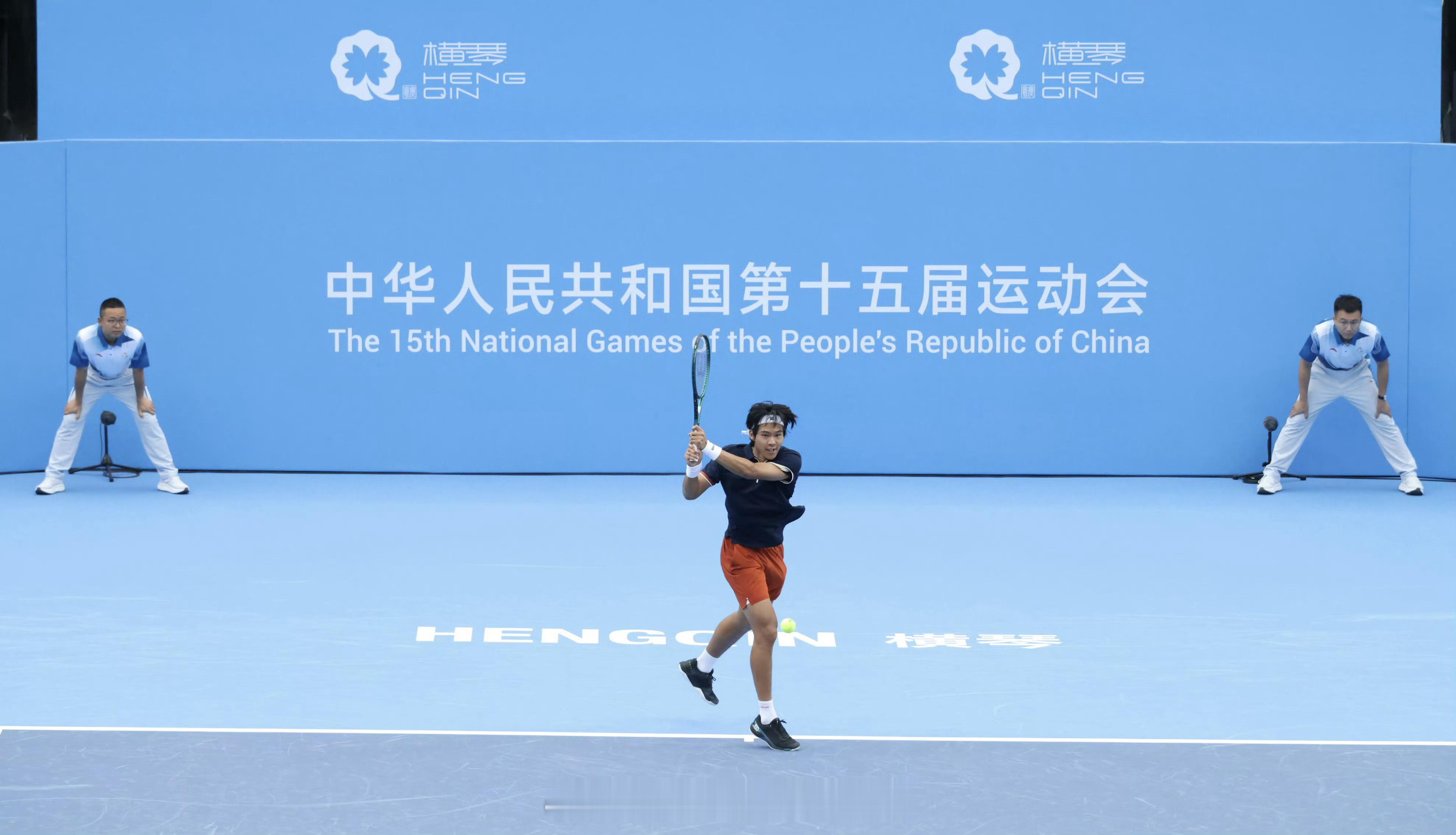 网球男单1/4决赛，4号种子周意3-6/6-1/6-3逆转8号种子张之臻，晋级四