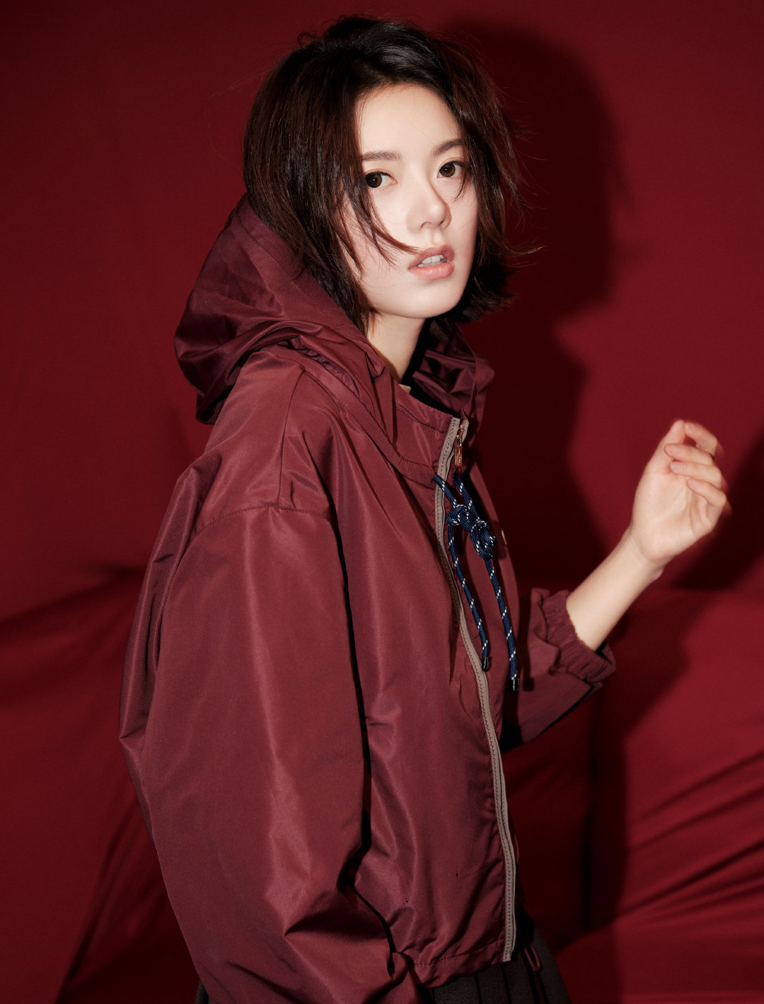 赵今麦、刘浩存今日Miu Miu 新春活动造型出图，上身新季系列，演绎不同风格