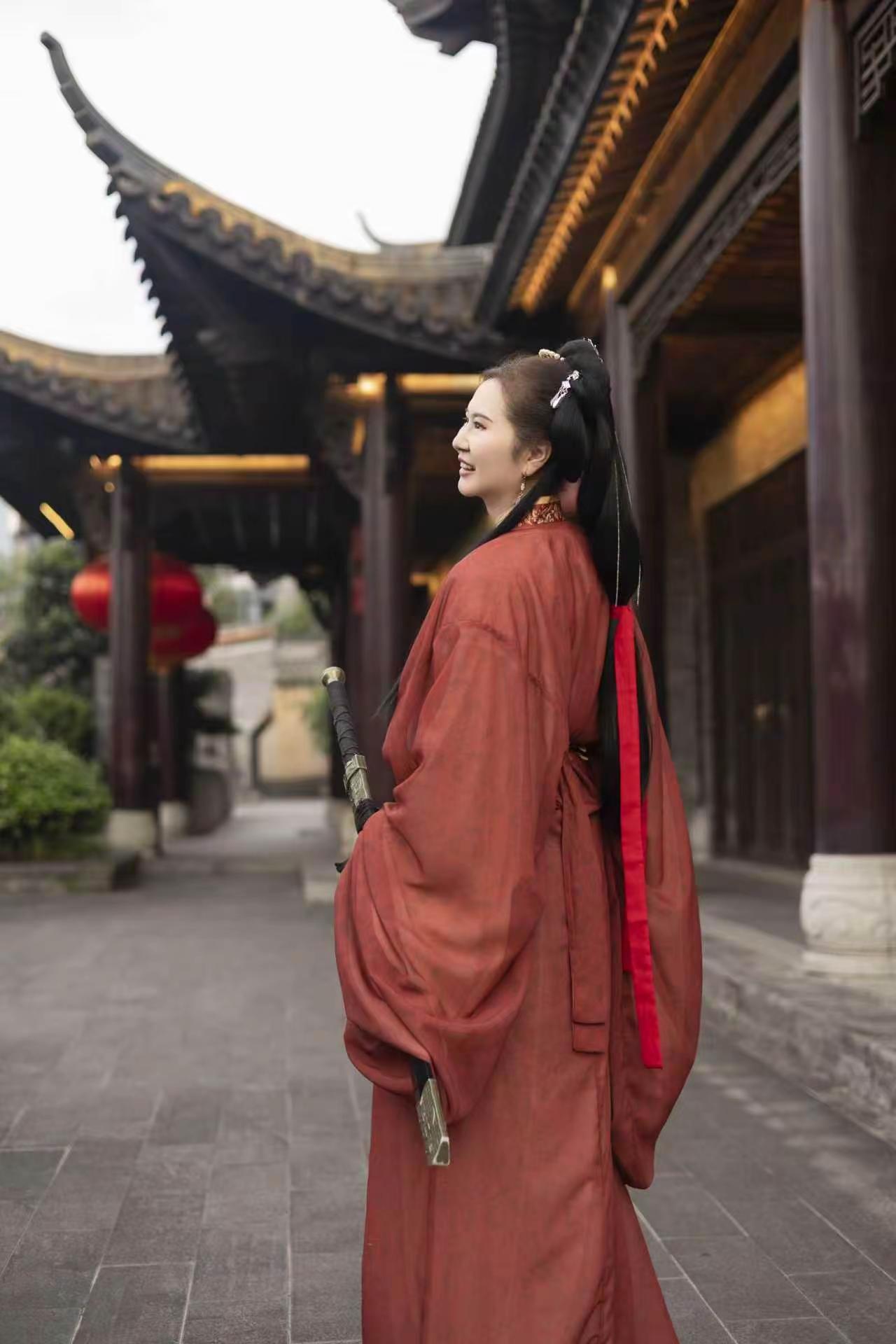 当汉服遇上古建，当侠气融进温柔。