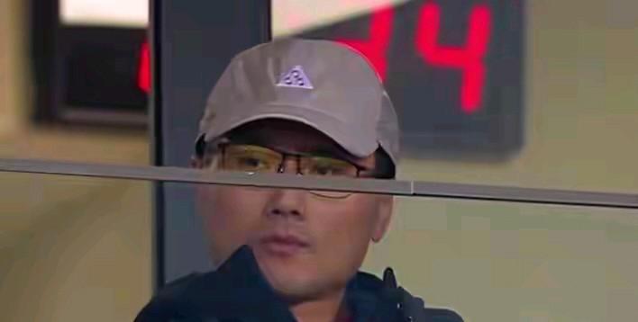 大家都说，中国男篮已步入中国男足的后尘。
只想说的是，邵佳一你能不能给中国大球项