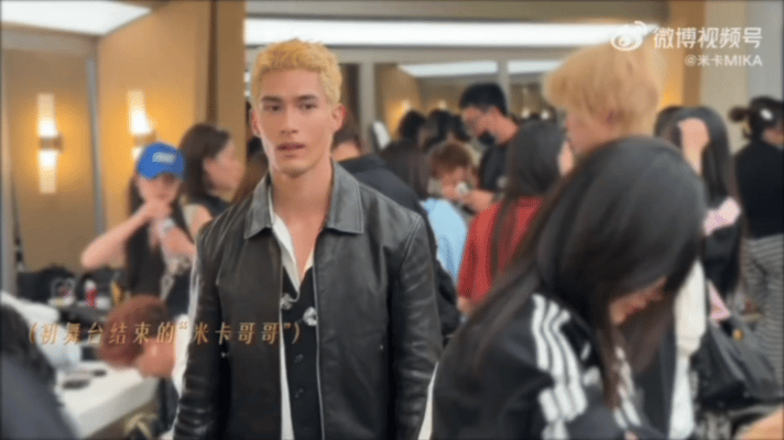 阿云嘎说米卡不是一般厉害米卡被阿云嘎夸脸红了谁能抵挡阿云嘎毫不吝啬的夸奖，米卡重