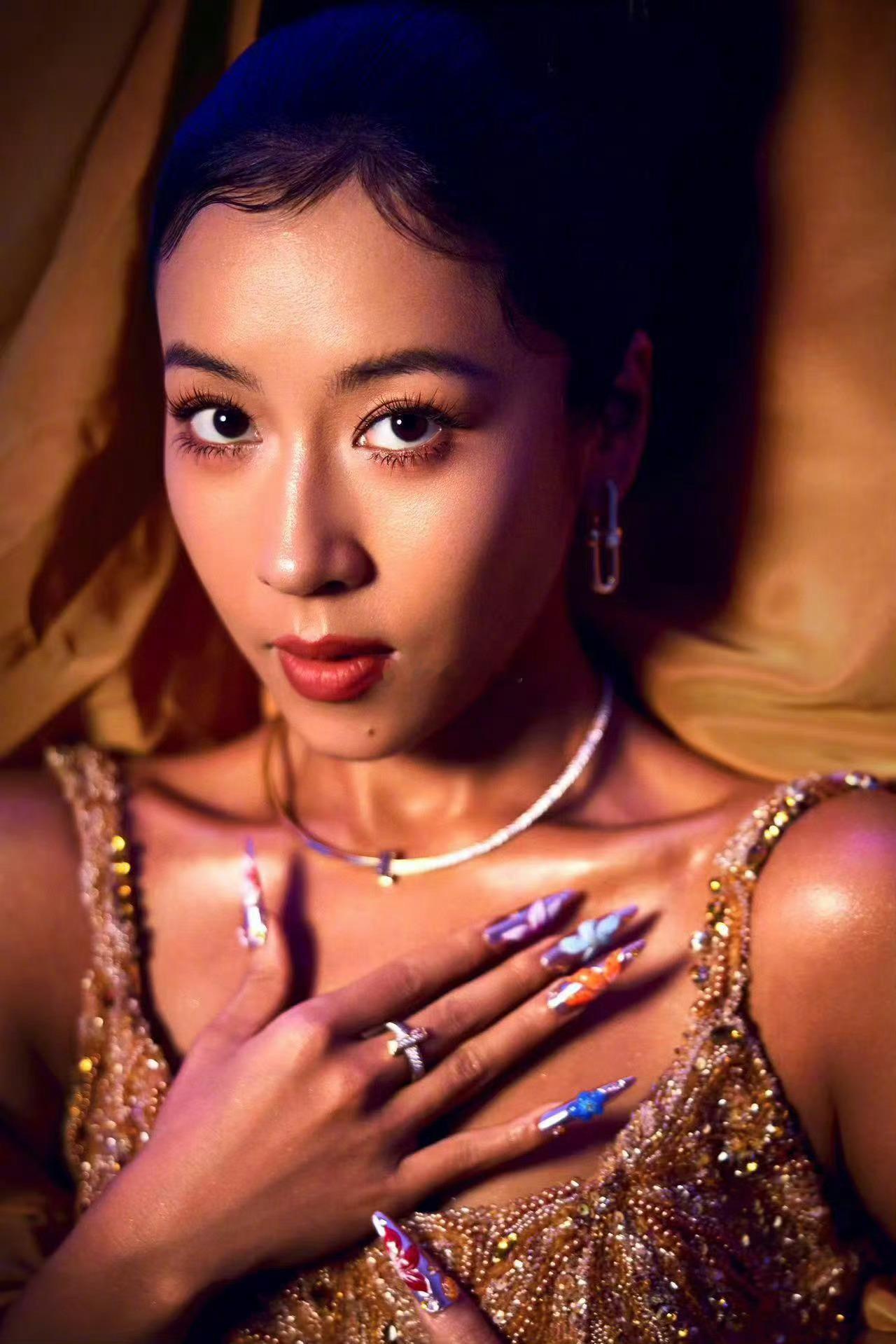 吉克隽逸dramaqueen美甲 谁还没被吉克隽逸的美甲狠狠拿捏！她的美甲从来都