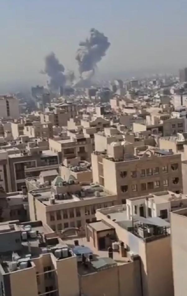 央视新闻报道，2月28日报道，伊朗首都德黑兰市中心发生爆炸，以色列全境响起警报。