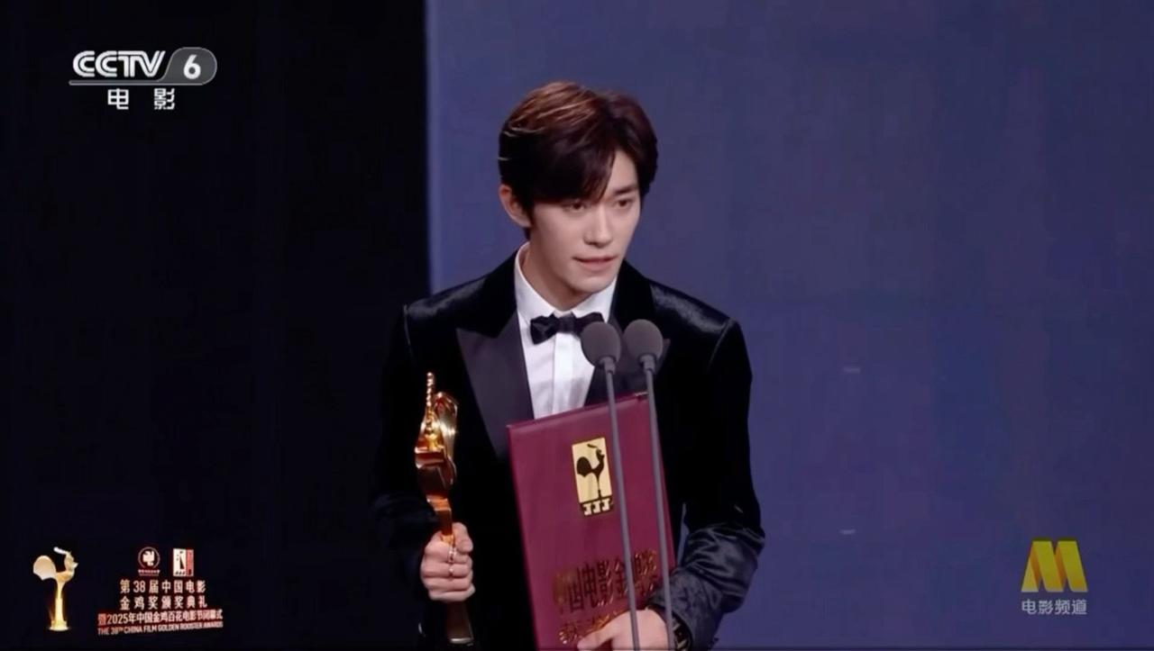 谁看了不说易烊千玺拿金鸡影帝是众望所归！
 
家人们谁懂啊！易烊千玺拿金鸡影帝那