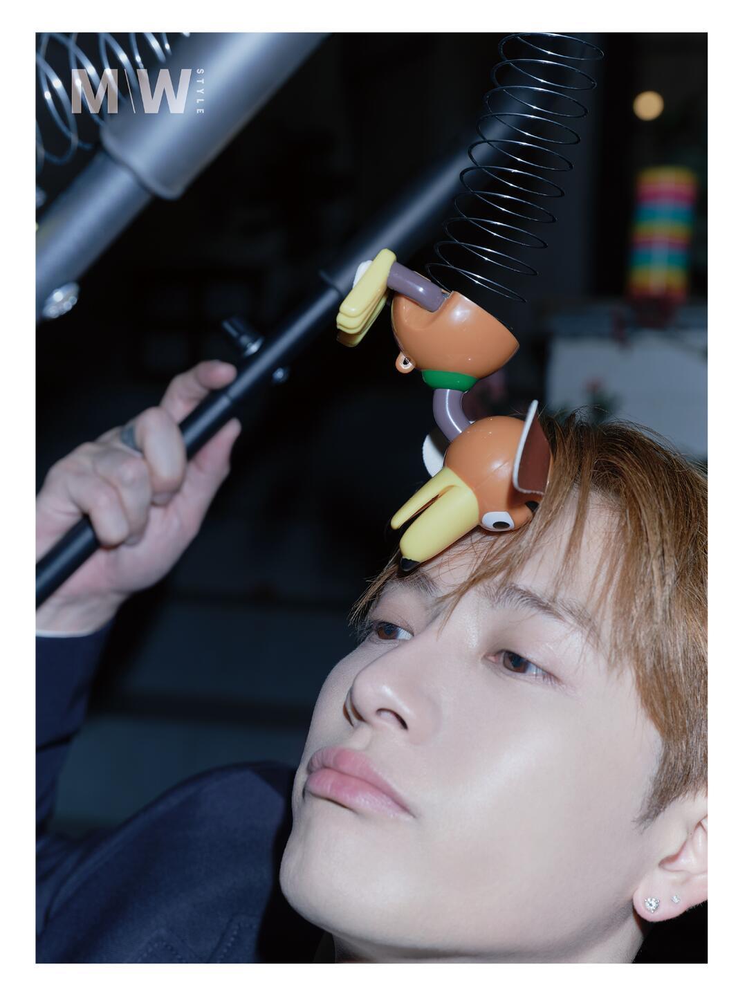 王嘉尔 × 周末画报32岁的第一本杂志「M/W STYLE」2026春夏新刊静谧