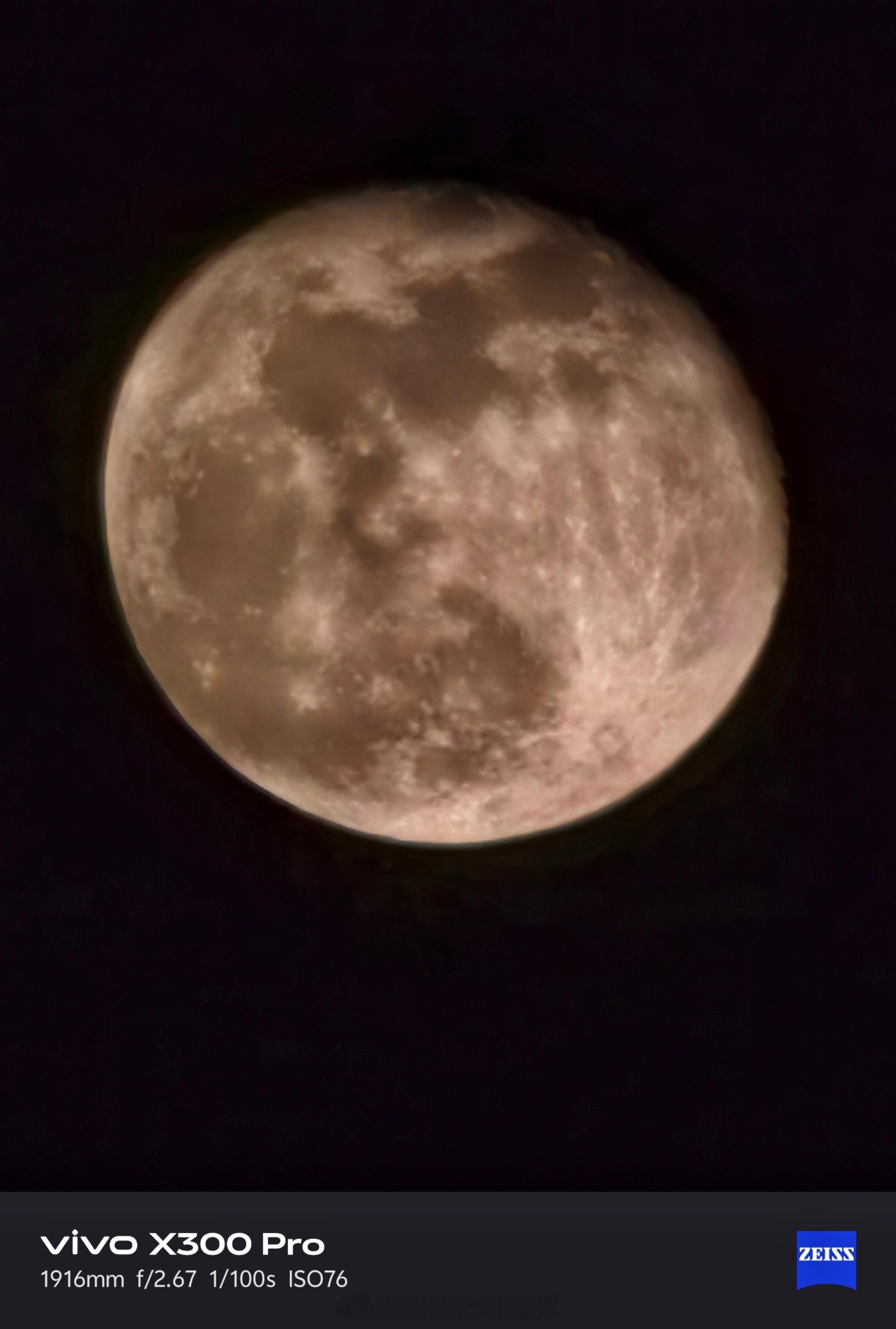 你看这个月亮又大又圆。（回到空气超通透的北京感觉真好） 