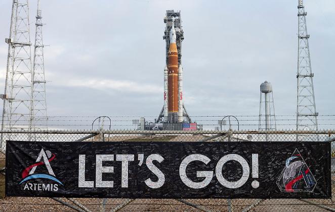 美“登月火箭”已就位，但发射时间未确定，NASA面临巨大挑战！
 
美国“猎户座