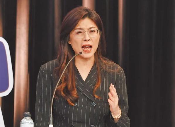 国民党这盘棋，越来越有意思了！外面都在传卢秀燕是2028年的王牌，但牌桌上真正稳
