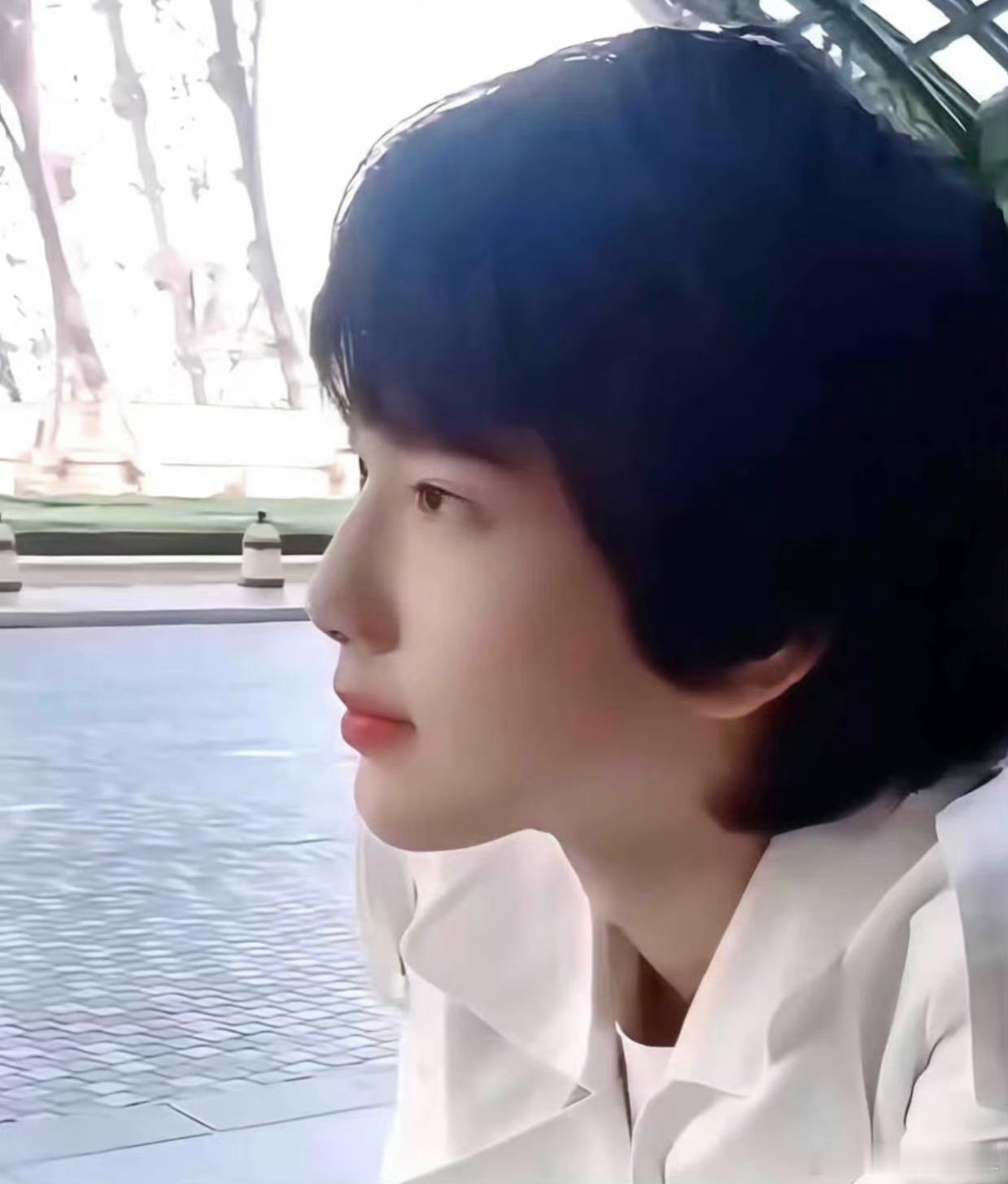 好漂亮的侧脸很圆的一个脑壳