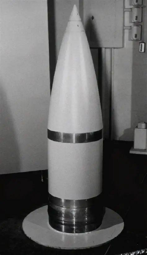冷战军备竞赛催生过不少脑洞满满的武器，美国衣阿华级战列舰就曾装备专属406毫米核