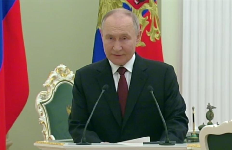 俄罗斯总统普京12月17日在俄国防部扩大会议上表示，俄方“准备和平解决近年来出现