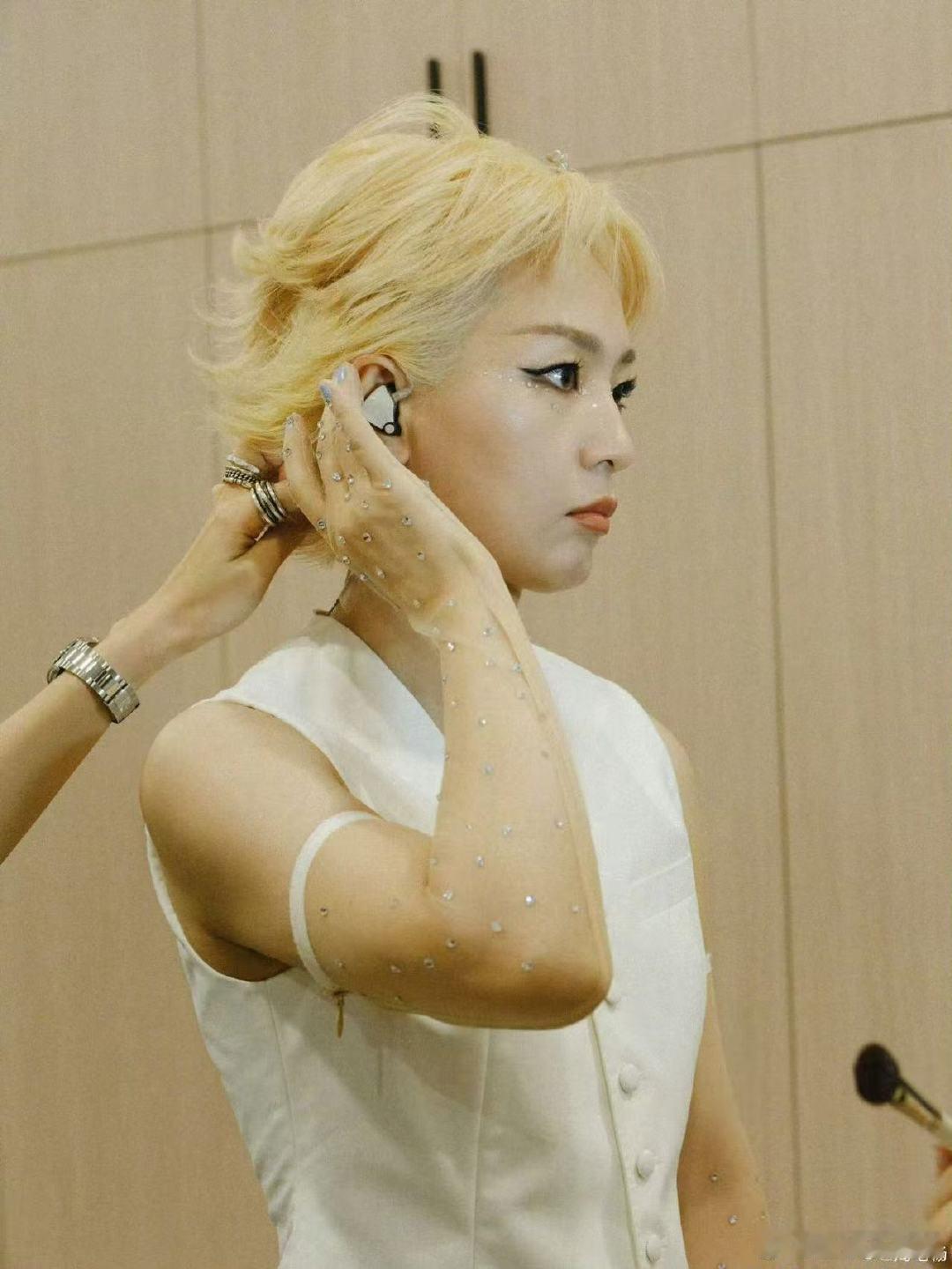 周笔畅一口气啊了半分钟 湖南卫视背后周笔畅配音半分钟超长尖叫，全程不换气，控声和