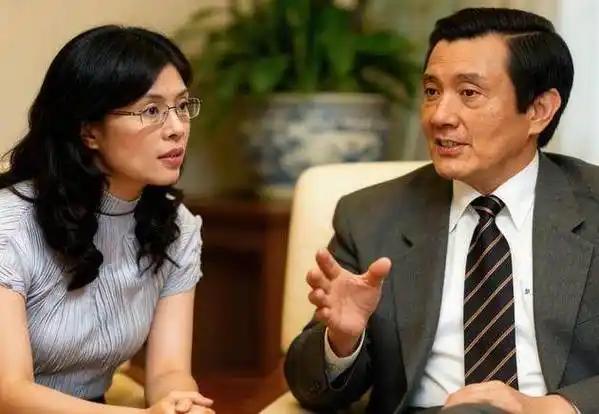 马英九在台湾任国民党主席期间，还同时担台湾地区领导人，在和平统一上完全可以有所作