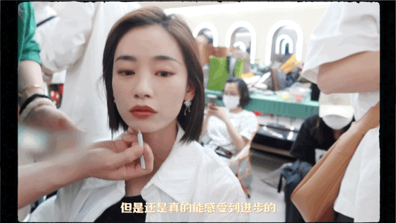 #刘雅瑟跳入画江南全靠演技# 就真的会超级喜欢刘雅瑟的舞台，感觉这一次的舞台直接