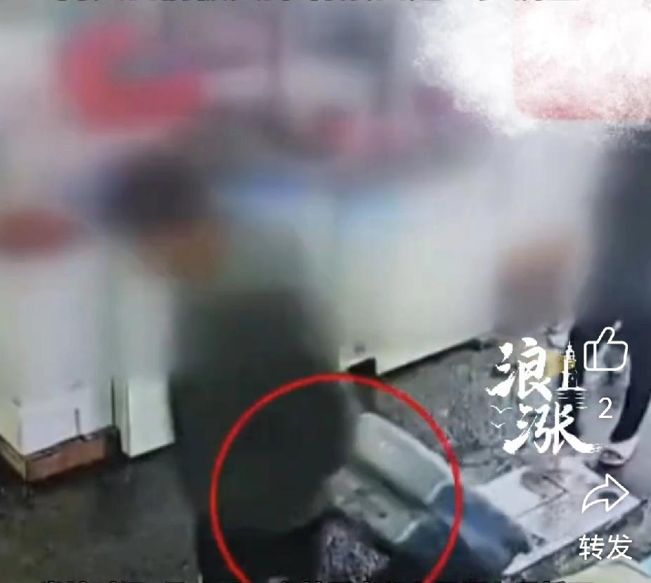 简直是丧尽天良！55岁的女子，搬去和女儿一起居住，目的就是防止女婿家暴女儿，随后