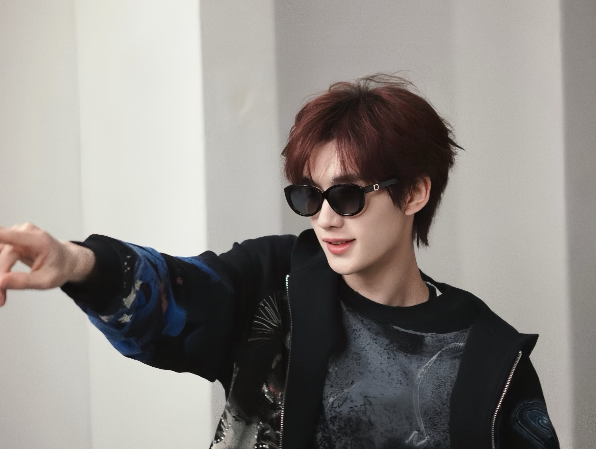 丁程鑫 小丁广告位之 FERRAGAMO  🕶️ 