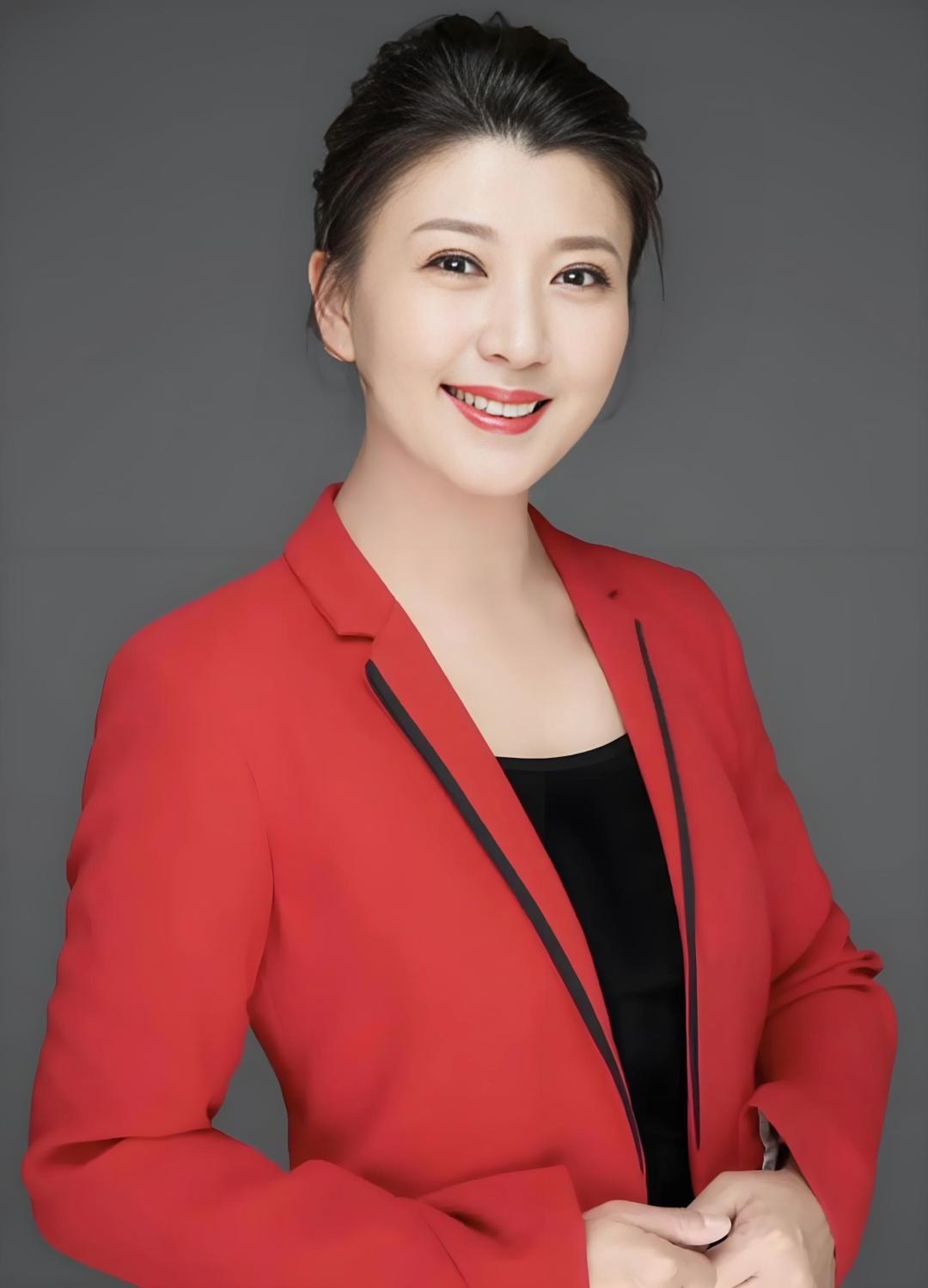 那些刚还完房贷的中产，
现在估计恨死闫学晶了……
半夜做梦都想把她拉黑！

那些