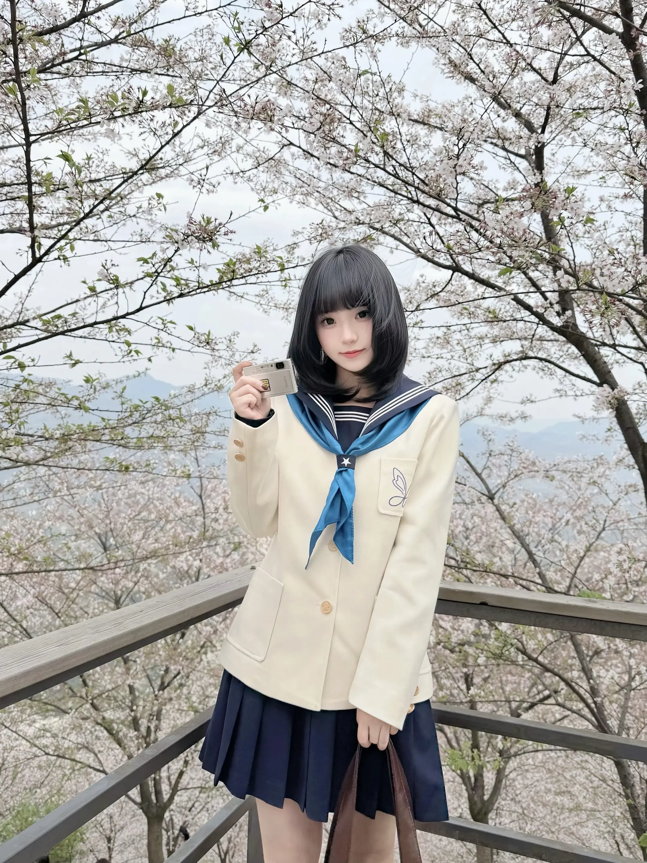 她身上有樱花的味道。