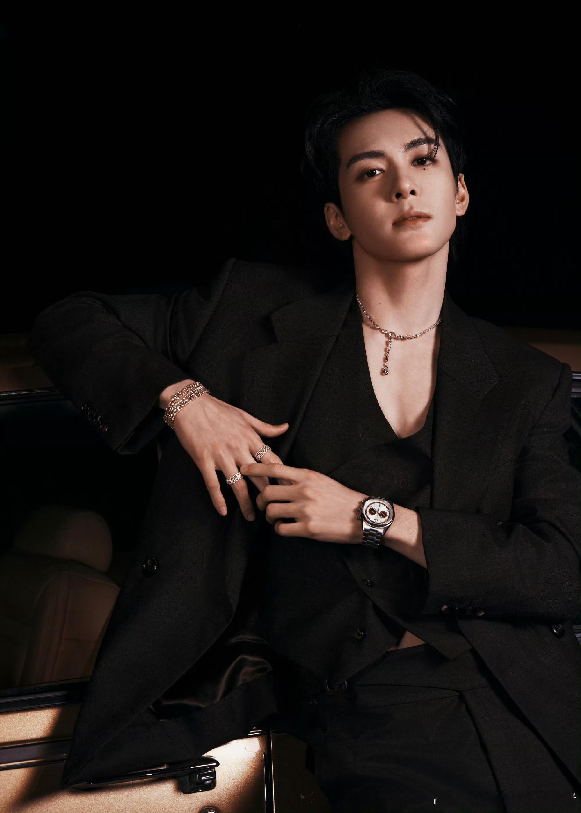 曾舜晞敖瑞鹏同品牌西装造型 