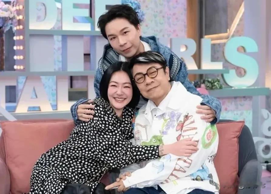 “千年老狐狸”露出真面目：删好友、换绿封面火速跑路！道歉早已毫无意义🔥🔥
事