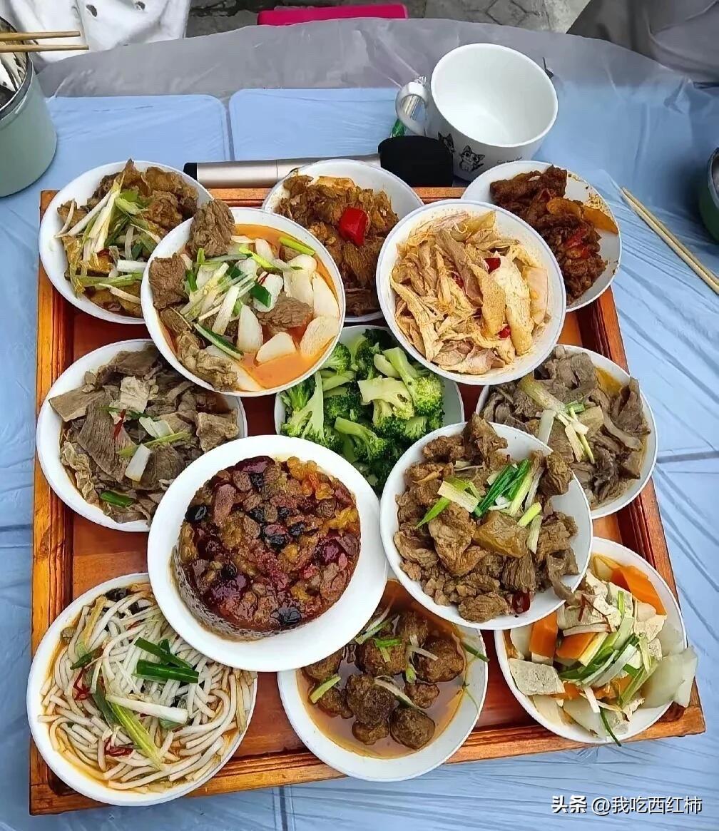 老公每月15号发工资8000，
20号还房贷3000，
10号还车贷2000，