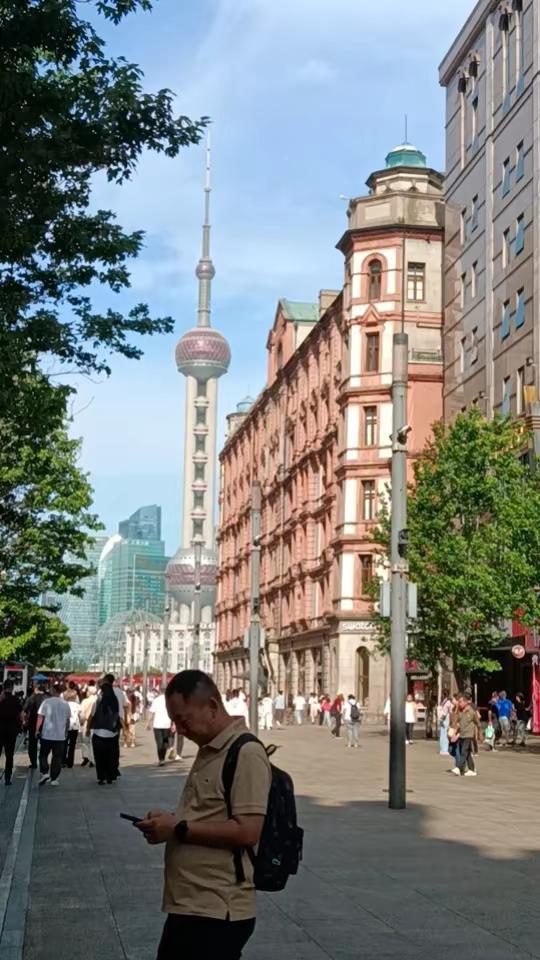 在上海。每个城市都有自己的独特视角 上海街景打卡