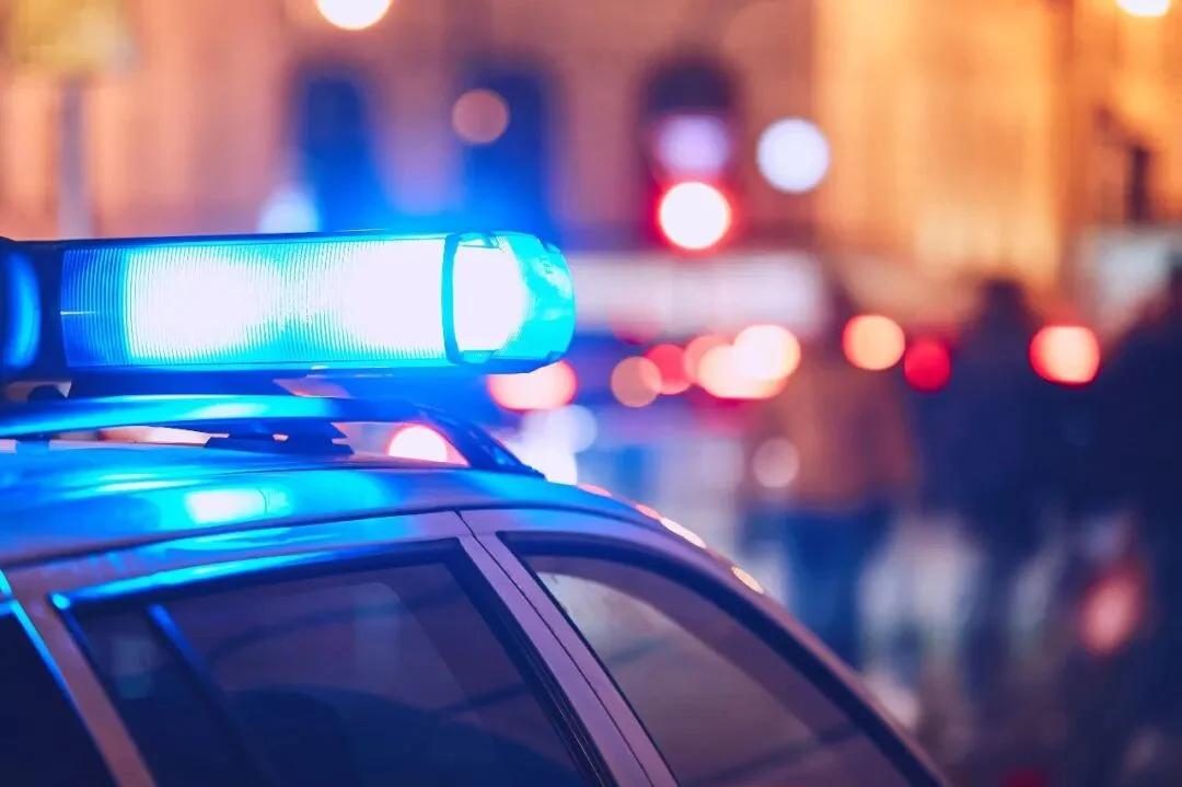 摩洛哥人都能在上海嚣张了？几名摩洛哥籍男子在上海街头大打出手，一名男子倒地，满脸