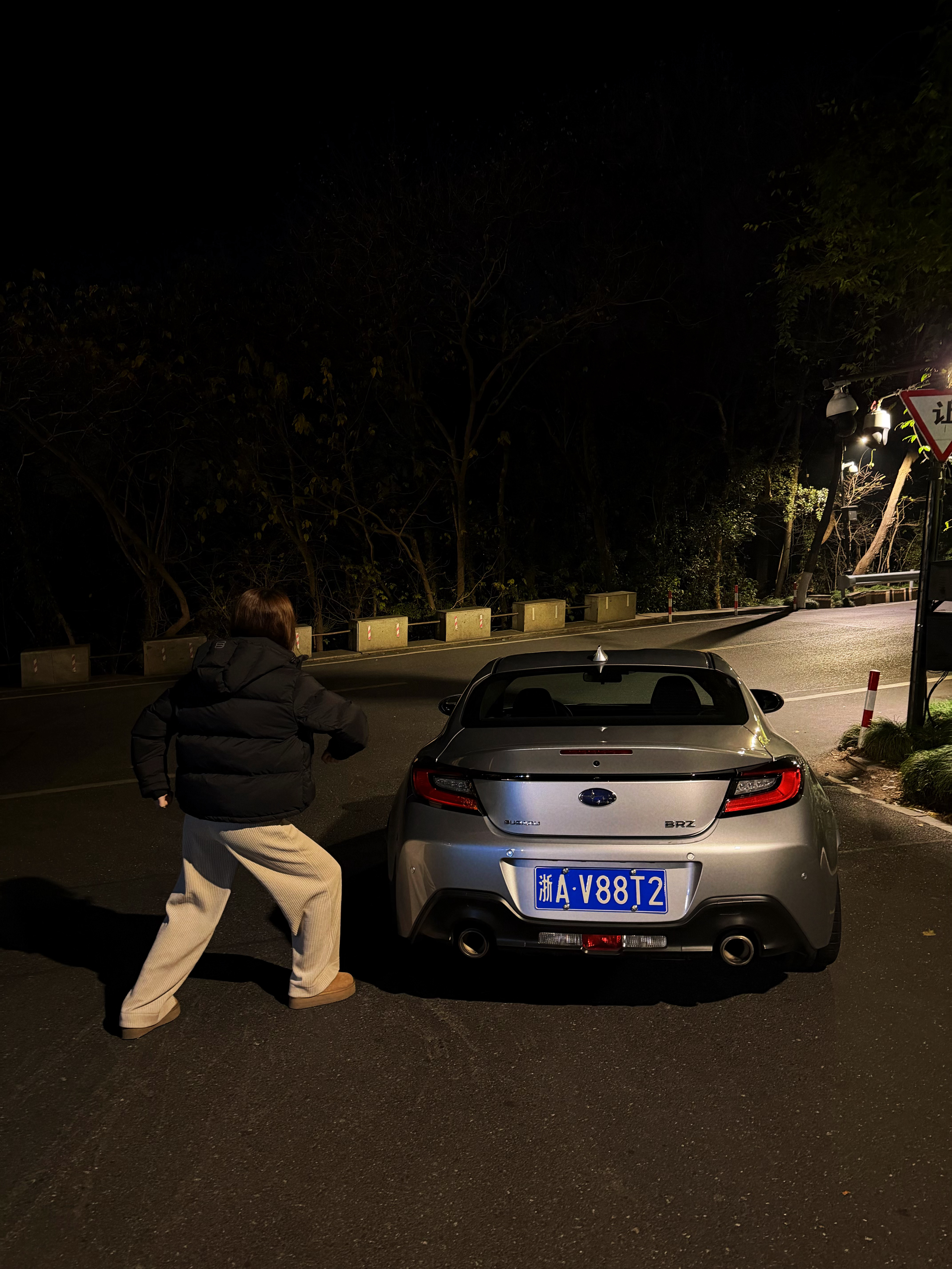 23天没开了，溜个车，发个微博以便下次查询 汽场全开栗子的brz