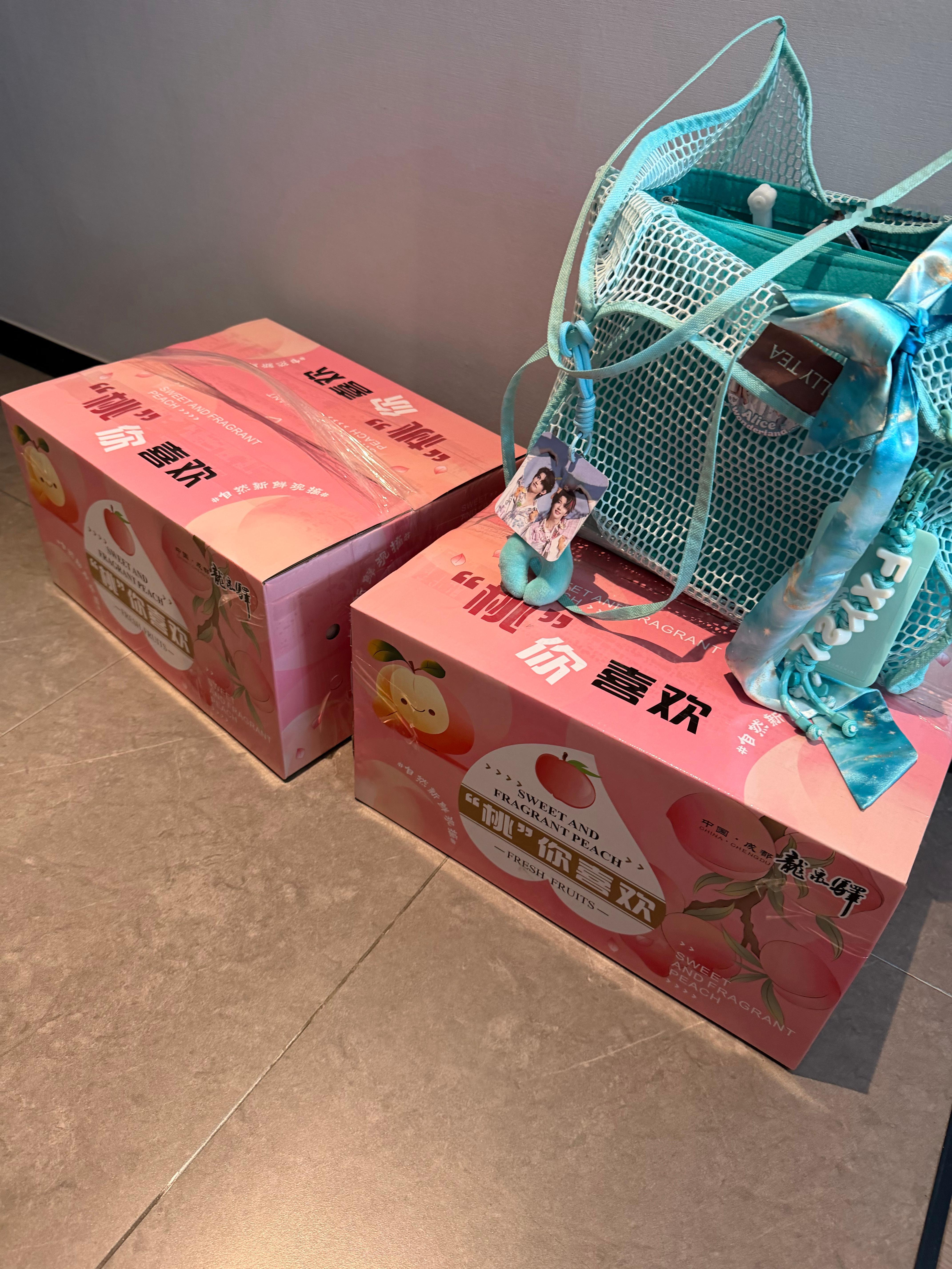 云熠星河  🌌云熠星河 同担姐妹永远是最好的礼物新鲜的龙泉桃子🍑 