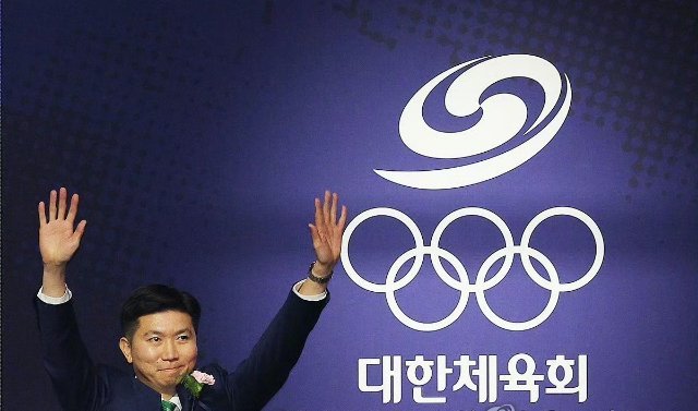 柳承敏当选韩国奥委会主席  1月14日，在第42届韩国体育会长选举中，2004年