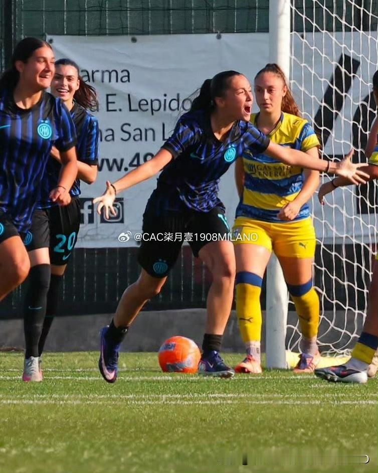 祝贺国际米兰U17女足挺进决赛🤩🏆
女子U17联赛半决赛，帕尔马 2-2 国