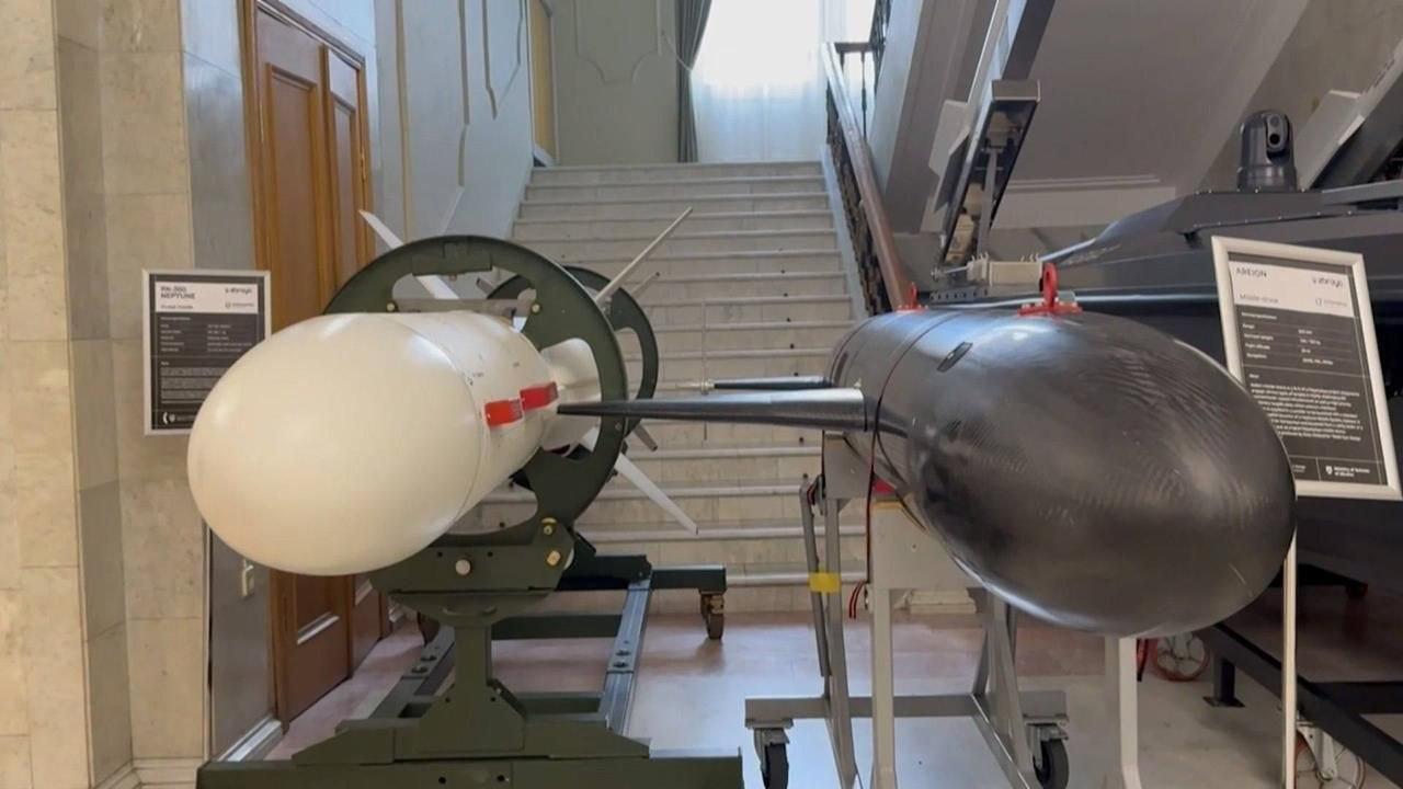 基辅外交部大楼里办了一场军事装备展，其中一款名为Areion的导弹引起关注。
