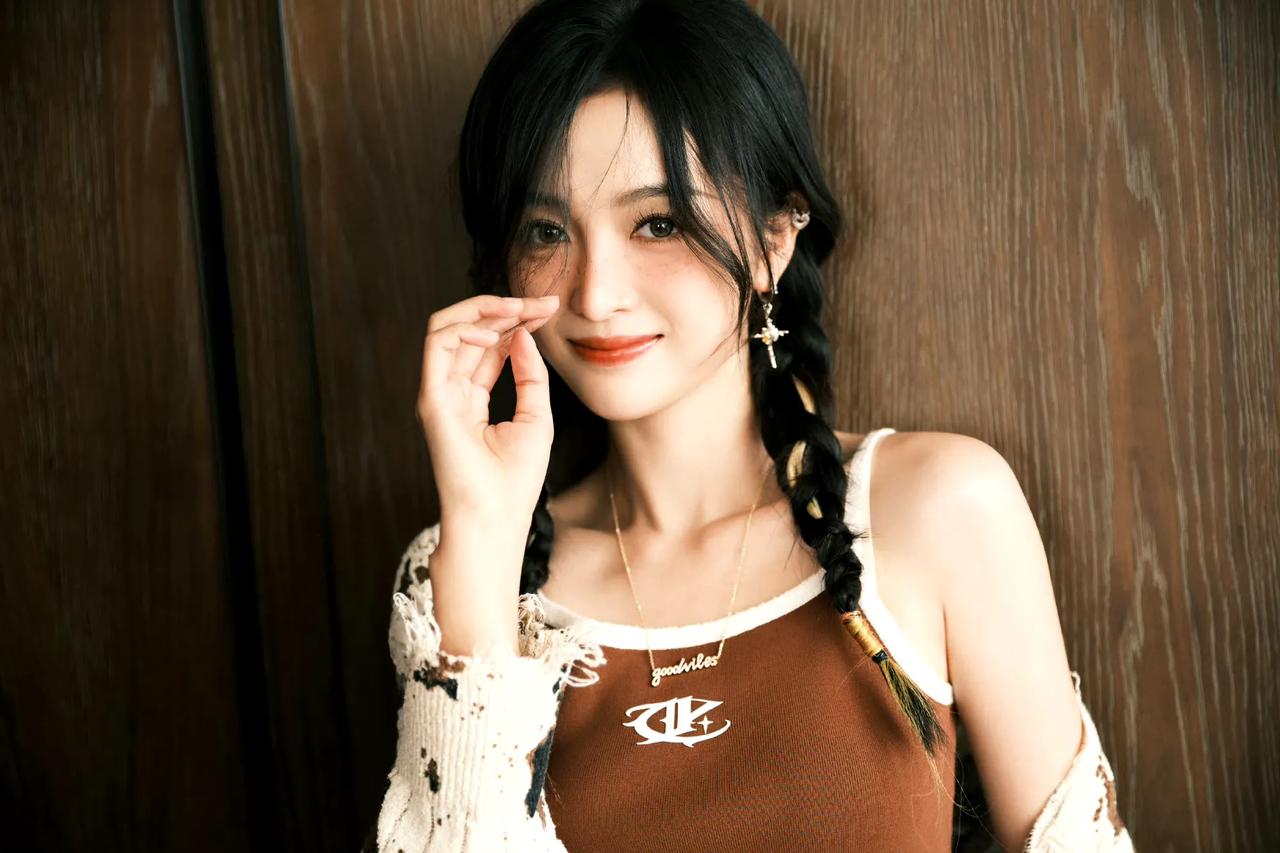 宣仪鬼马俏皮的样子真好看[心]
#吴宣仪# #说TA# #娱乐# #八卦手册#