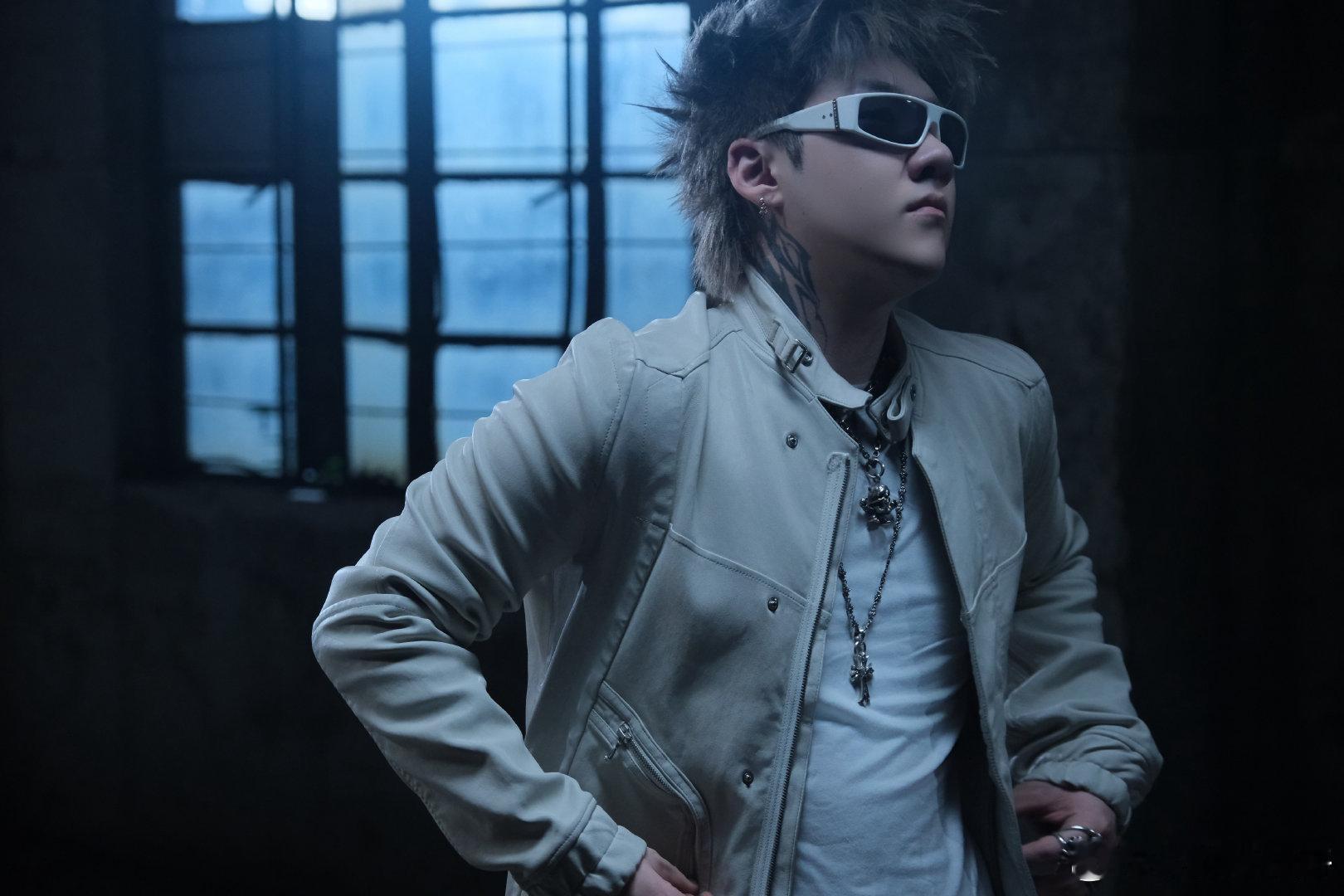 capper演唱会舞台像早高峰 疯狂夸 Capper 演唱会！舞台挤得像早高峰，