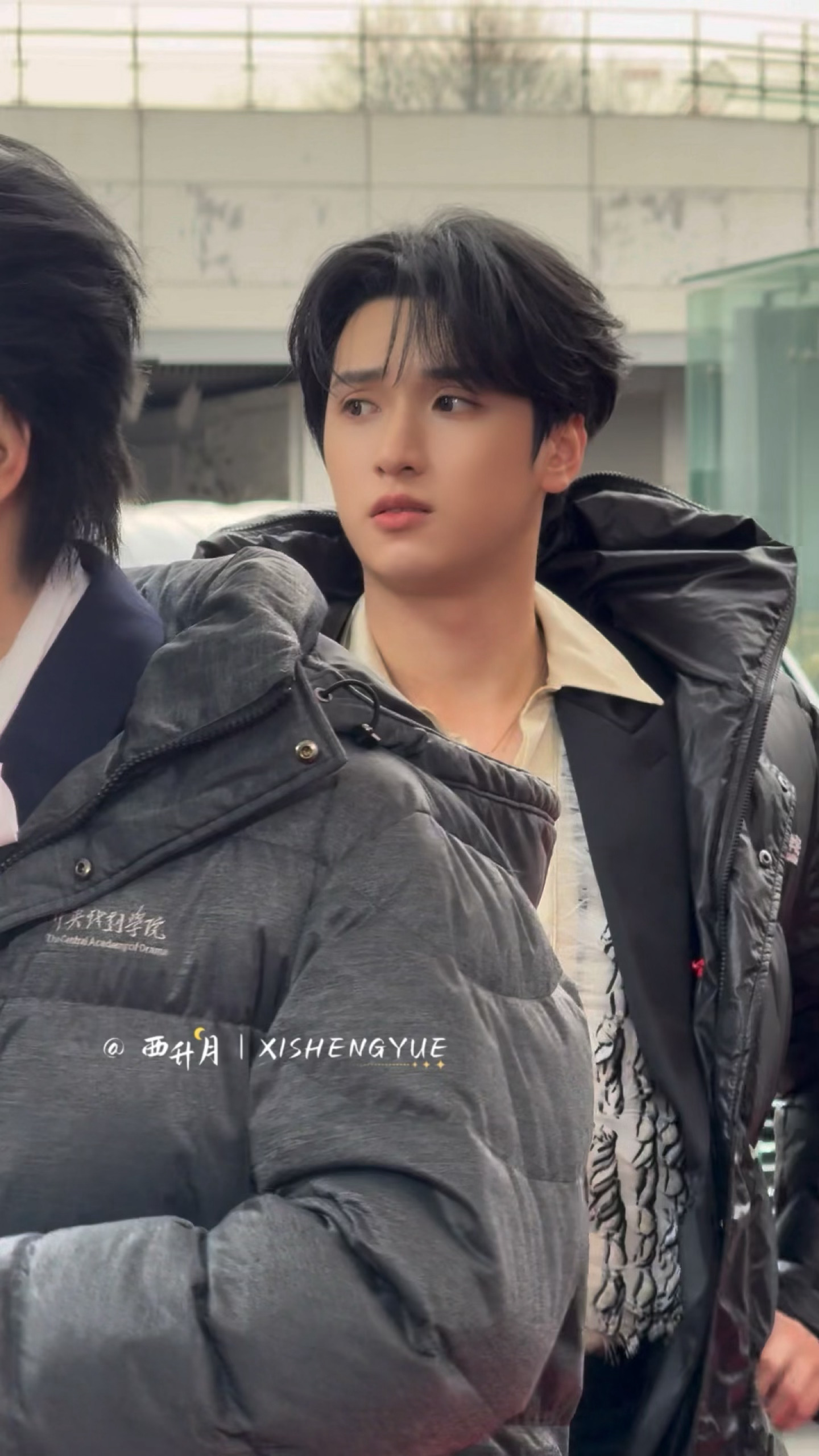 严浩翔来了！！！依旧帅的很全面…2025微博之夜爆款创作大赛我拍的星现场微博之夜