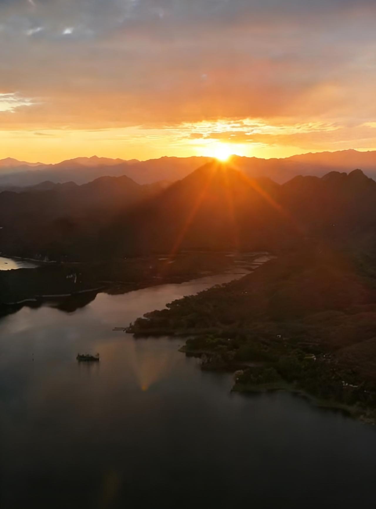 上传一张你手机里天空的照片吧