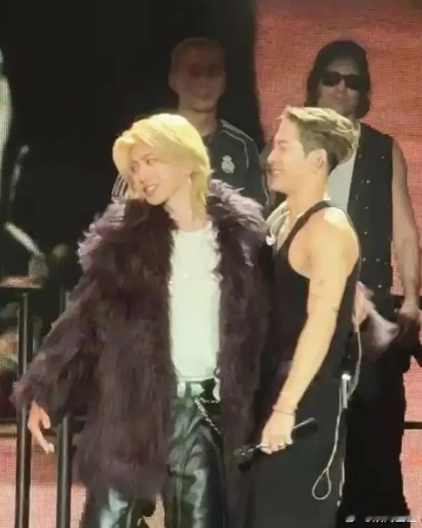 王嘉尔取关蔡徐坤！他俩闹掰不是迟早的事吗，一个是《偶像练习生》导师，一个是《偶像