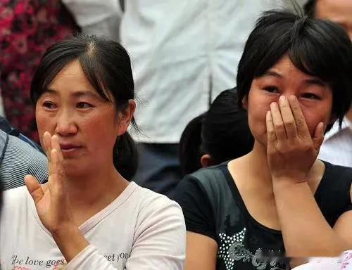 嫂子将小叔子当成儿子抚养了15年，小叔子也把嫂嫂当成了母亲一样孝敬。

阿俊13