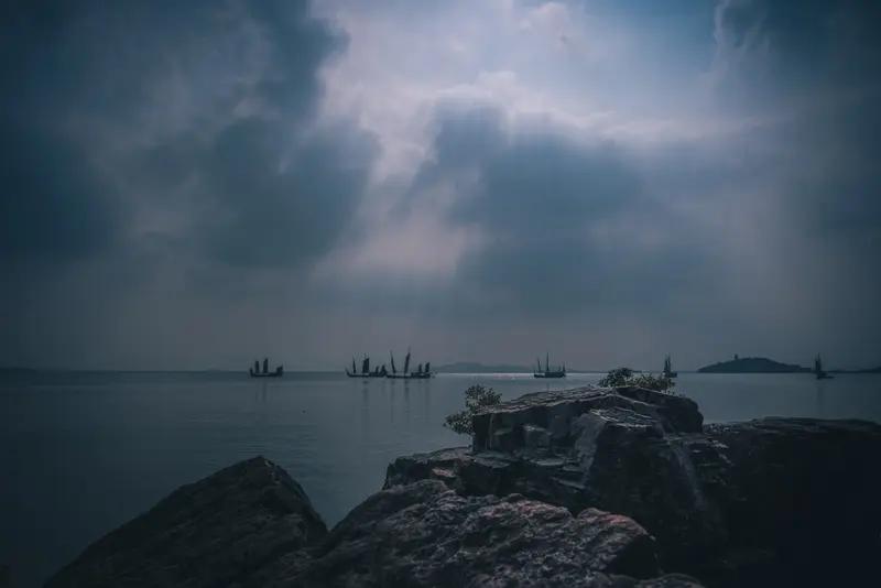 为什么大运河要绕开太湖开凿? 大运河绕开太湖开凿，有不少原因。从地形上看，太湖周