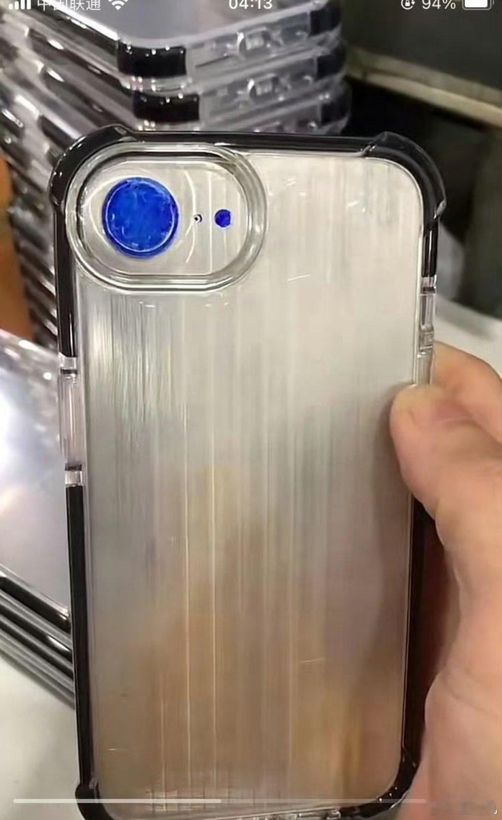 #iPhoneSE4手机壳曝光#iPhone SE4开始用上刘海屏了，看这个样子