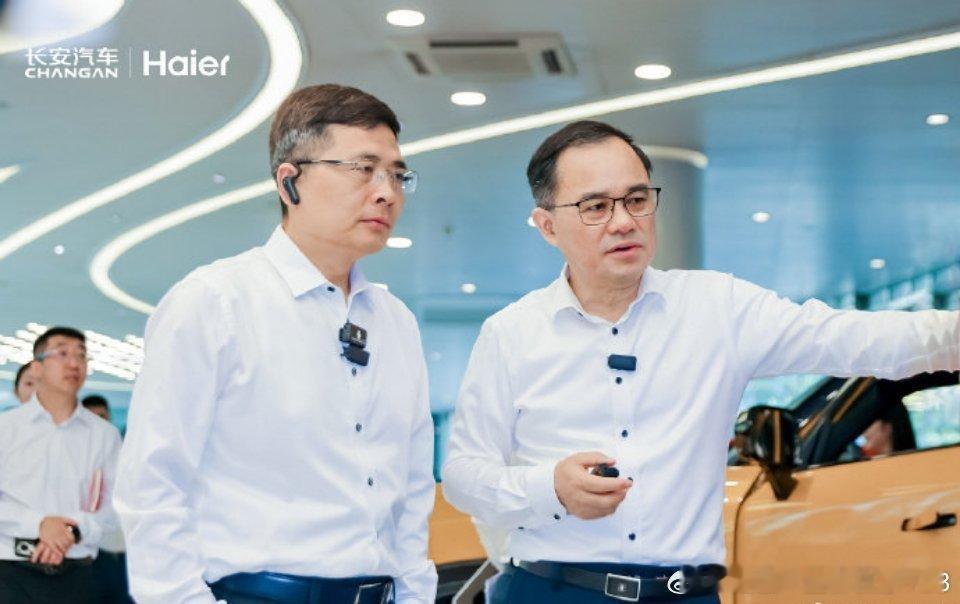 海尔周云杰与长安朱华荣同框我始终觉得，汽车只是一个载体。类似小米那样的“人车家全