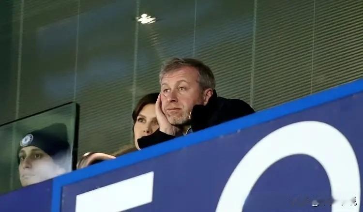 脸都不要了，开始明抢了，英国首相斯塔默要求阿布将出售切尔西球队的款项移交给乌克兰