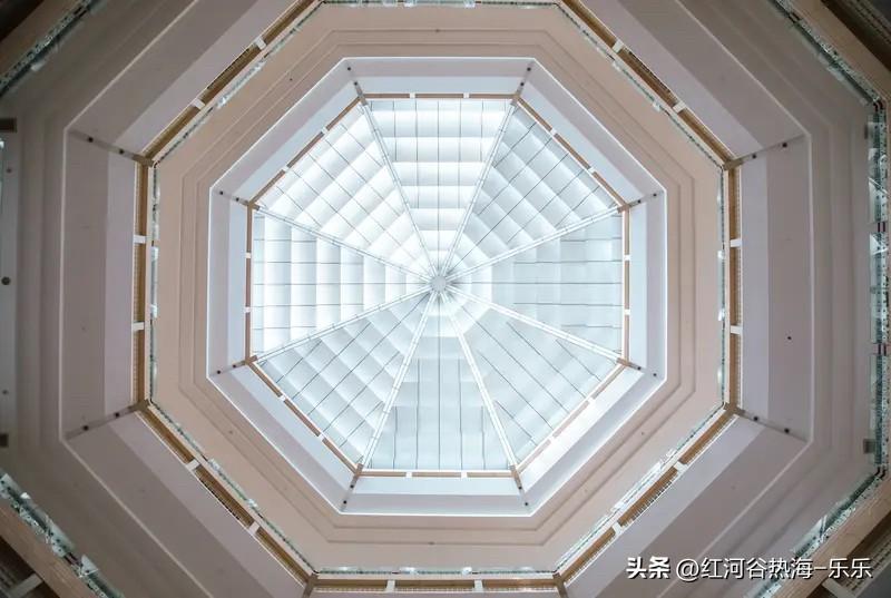 细节决定生活质量。
今天给大家总结几个买房必须要考虑的细节。
首先是采光，想要彻