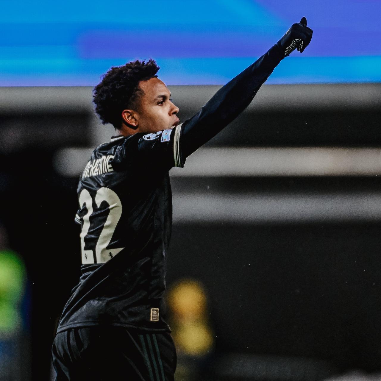 【麦肯尼：在尤文很开心 续不续约赛季末再说】

麦肯尼：“斯帕莱蒂是一位优秀的教